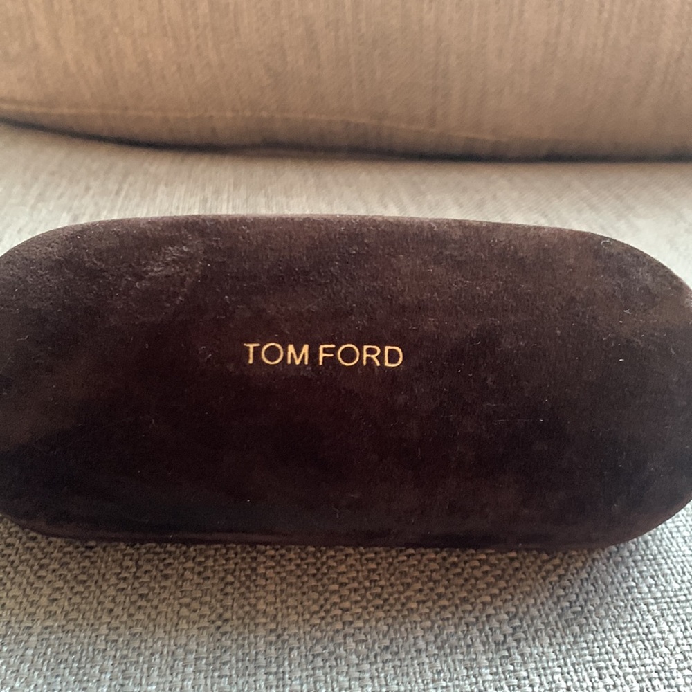 Tom Ford Women’s sunglasses.  Tortoise shell with gold accent. - Picture 3 of 6